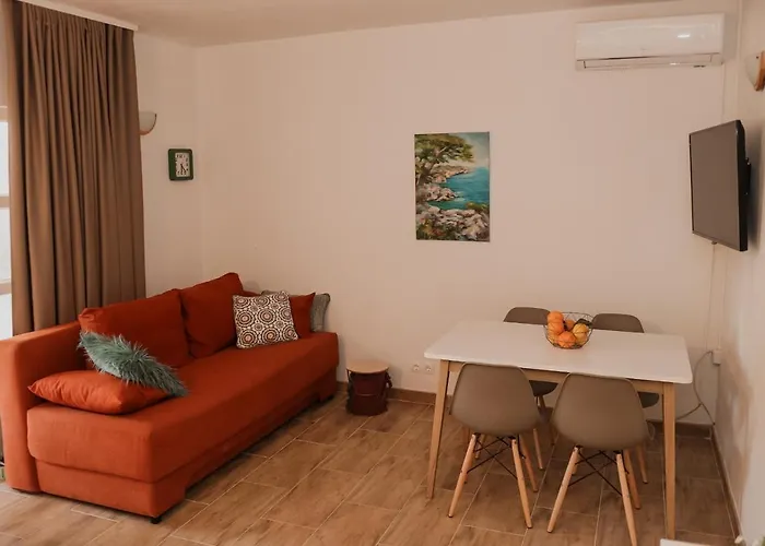 Apartman For Families With Children Orebic, Peljesac - 10048 *