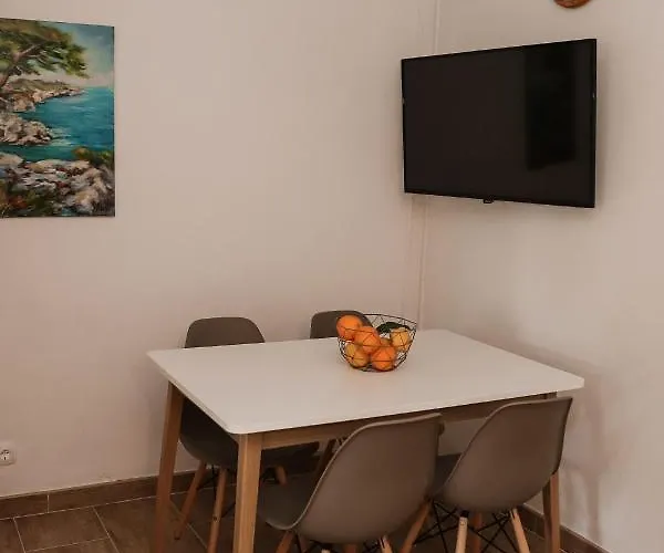 Apartman For Families With Children Orebic, Peljesac - 10048 *